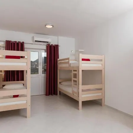 Free Bird - Bed In Seven Bed Mixed 1 Holiday home *